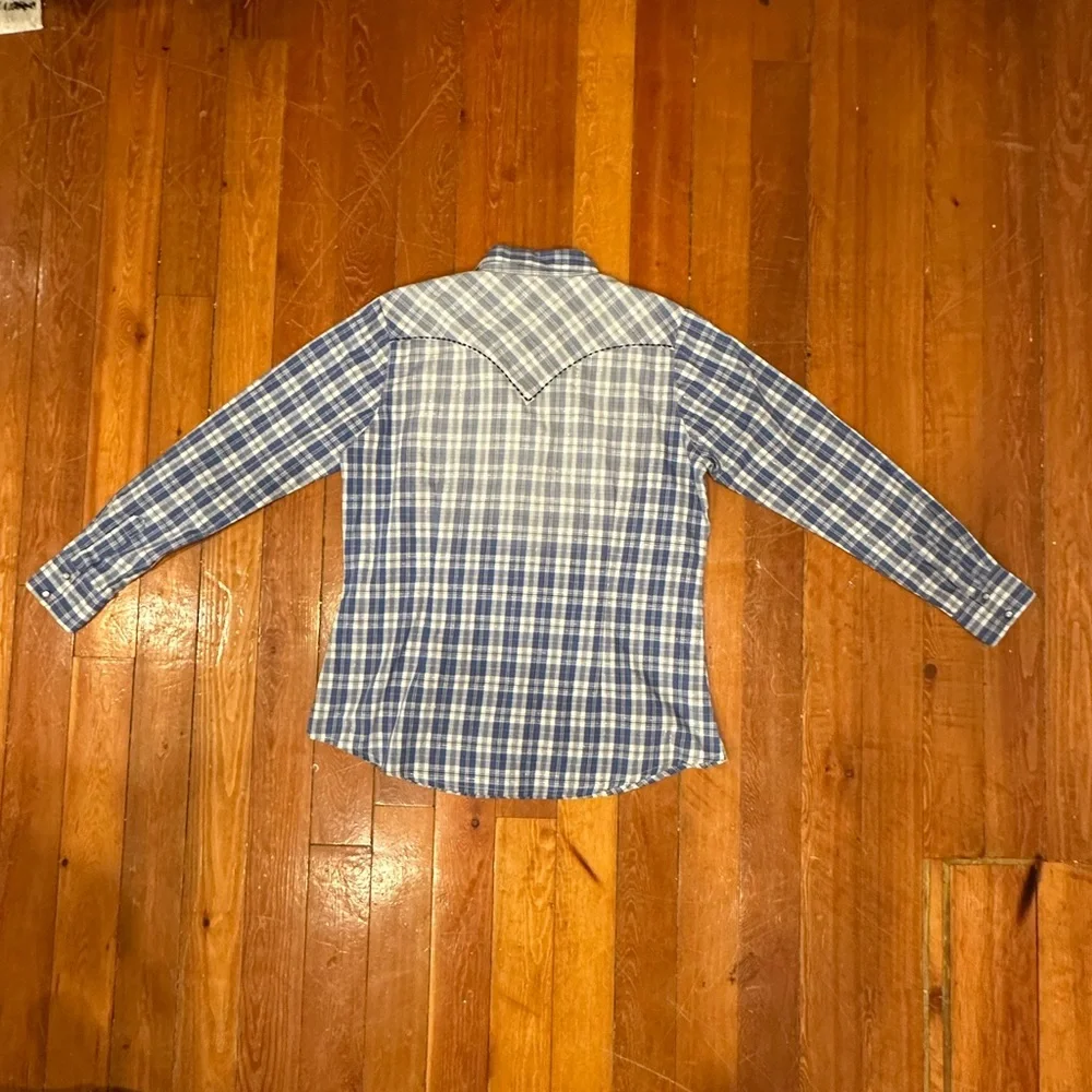 Wrangler blue & white w/ silver sparkle plaid long sleeve snap up shirt. NWT - Picture 3 of 7